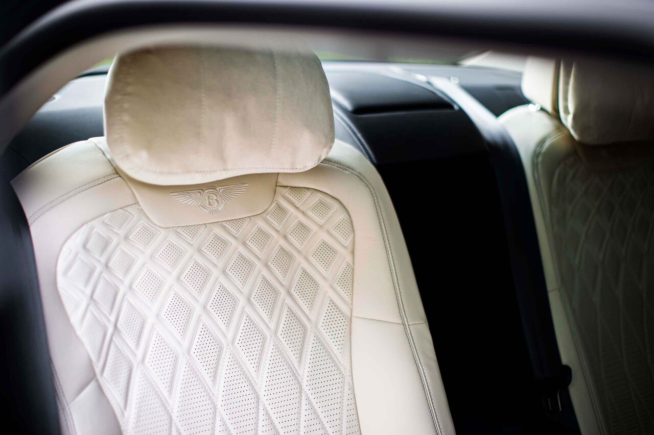 ライフアチーバーが語るベントレーの魅力──富田大介先生×ベントレー フライングスパー｜Bentley