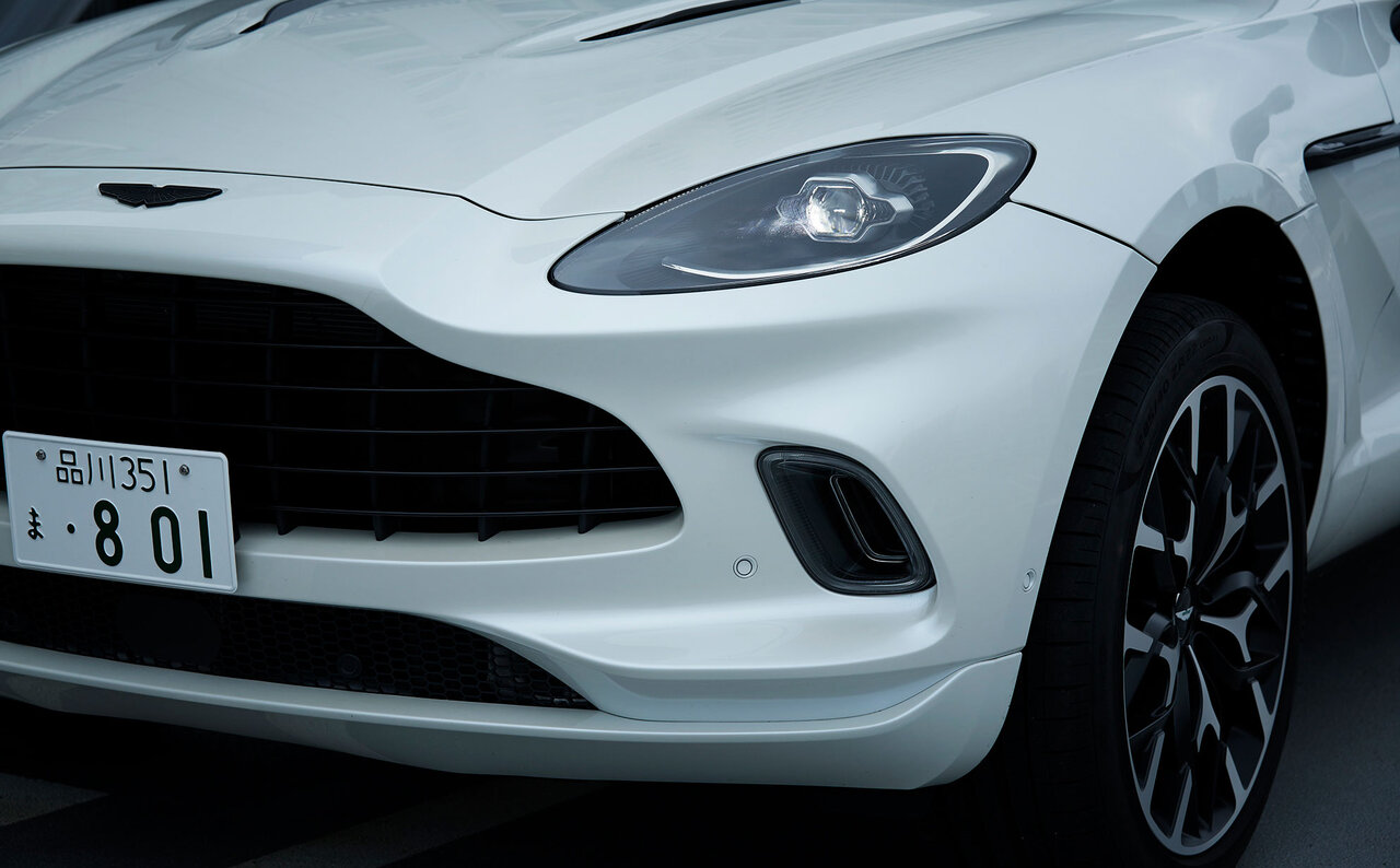 まさに背の高いアストンマーティン──アストンマーティンDBXに試乗|ASTON MARTIN