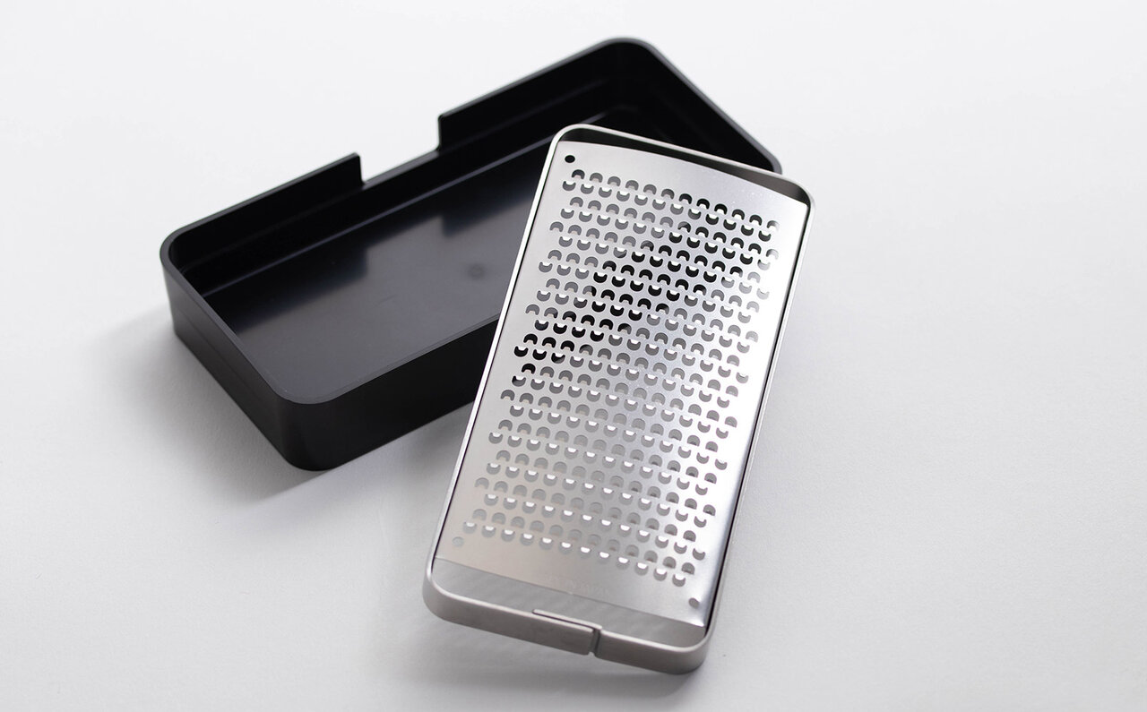 食材を“ふわっふわっ”におろすことを極めた飯田屋のオリジナル調理道具「エバーおろし」|IIDAYA