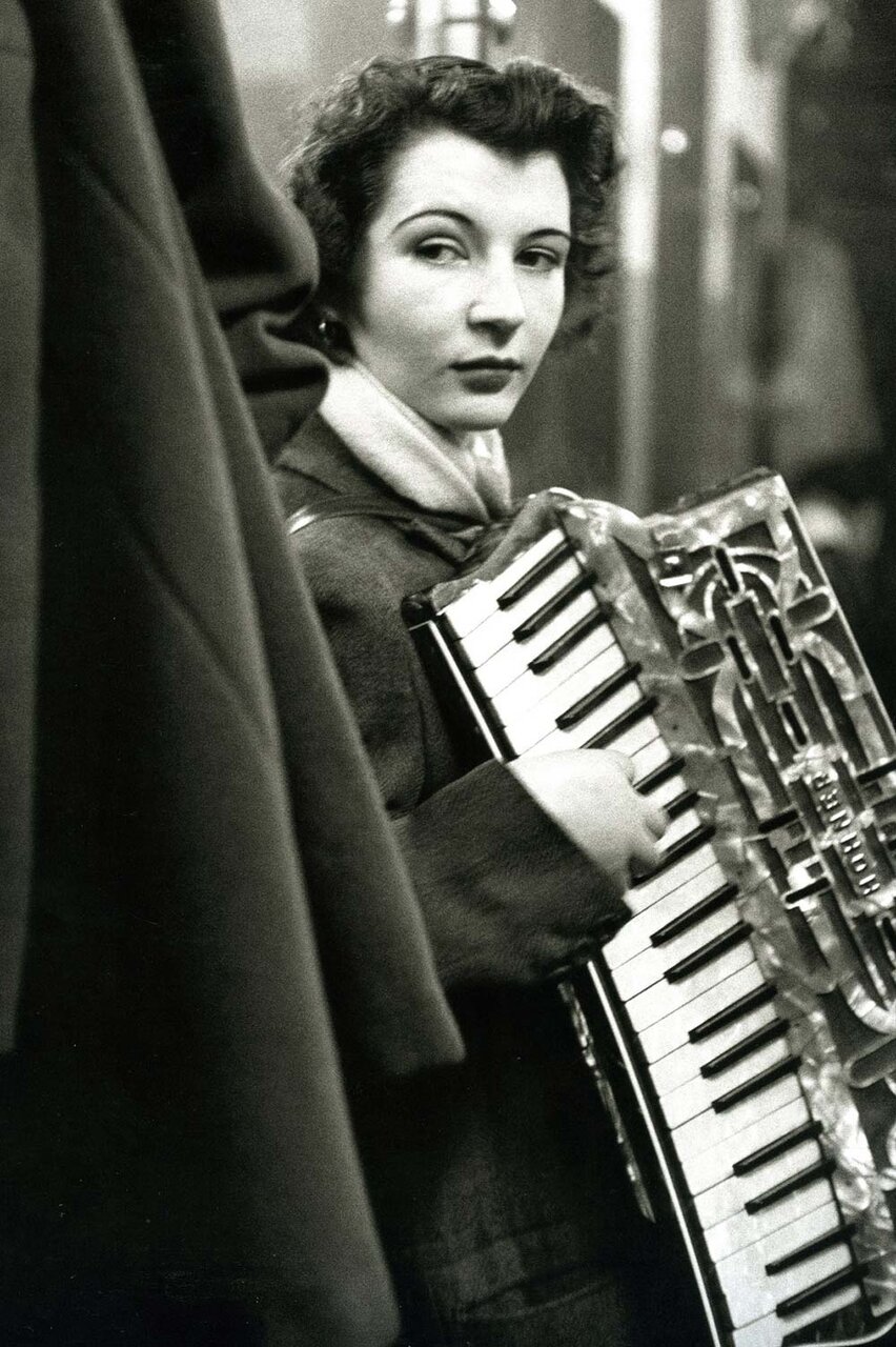 パリと音楽をテーマとした写真家ドアノーの展覧会が開催