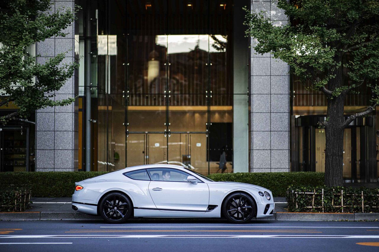 ライフアチーバーが語るベントレーの魅力──栗林研治先生×ベントレーコンチネンタルGT V8|Bentley
