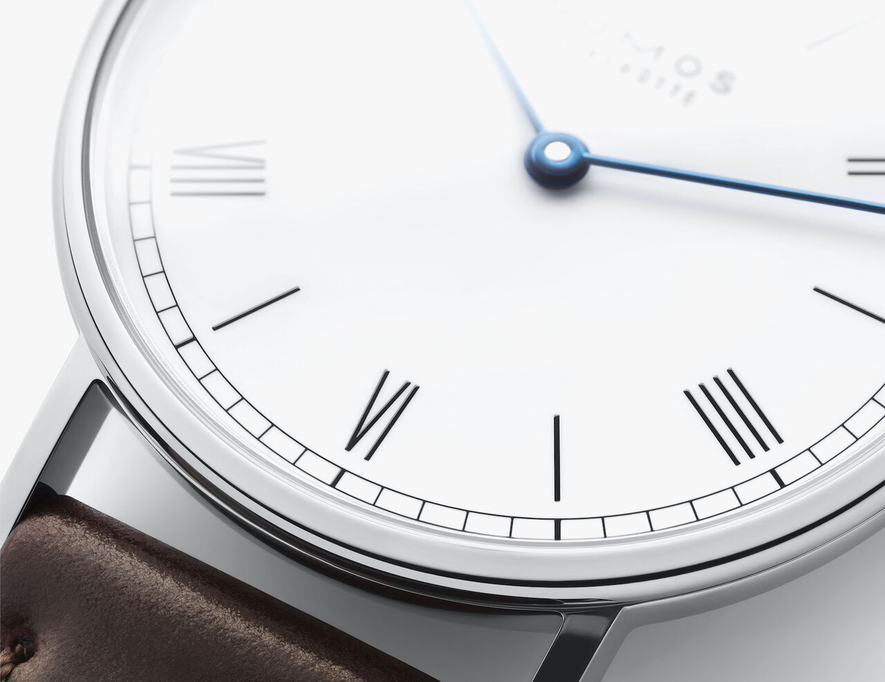 格調のある小径モデル。エナメル調の光沢が美しい新作「ラドウィッグ」｜NOMOS GLASHÜTTE