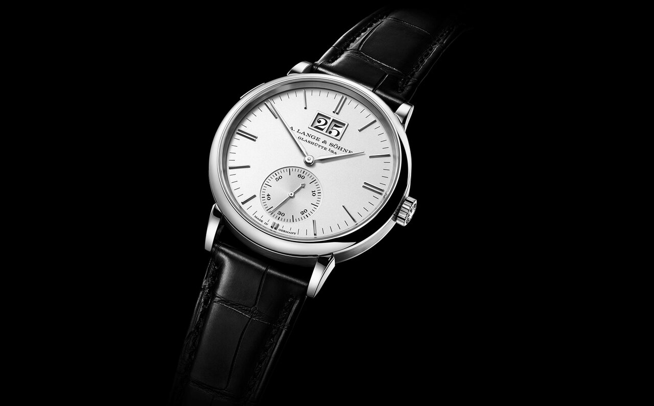 洗練された新作シルバーダイアルのサクソニア・アウトサイズデイト｜A. LANGE & SÖHNE