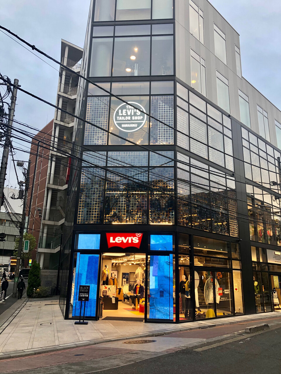 Levi's® × BAPE®のコラボカプセルコレクションを着たBE@RBRICKが生まれるまで  | MEDICOM TOY