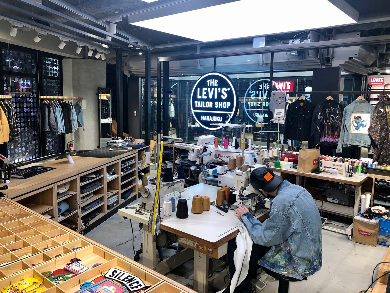 Levi's® × BAPE®のコラボカプセルコレクションを着たBE@RBRICKが生まれるまで  | MEDICOM TOY