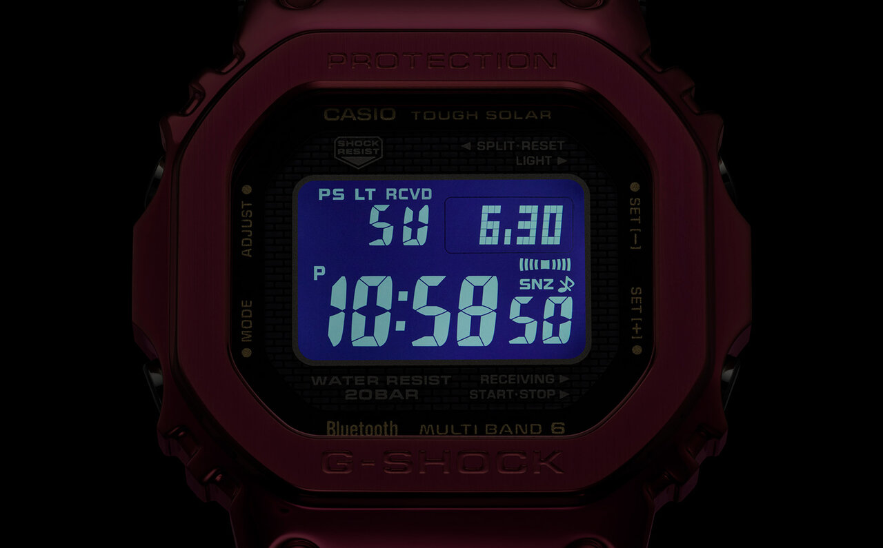 初代モデルを継承するフルメタルスクエアモデルに、新色“赤”が登場|G-SHOCK