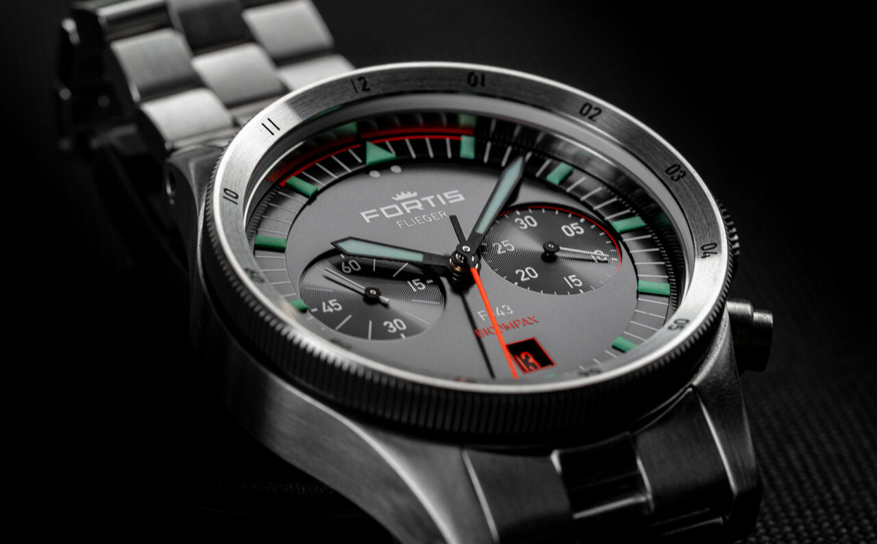 パイロットウオッチの要素を現代的なスタイルで再現した新作「フリーガー」｜FORTIS