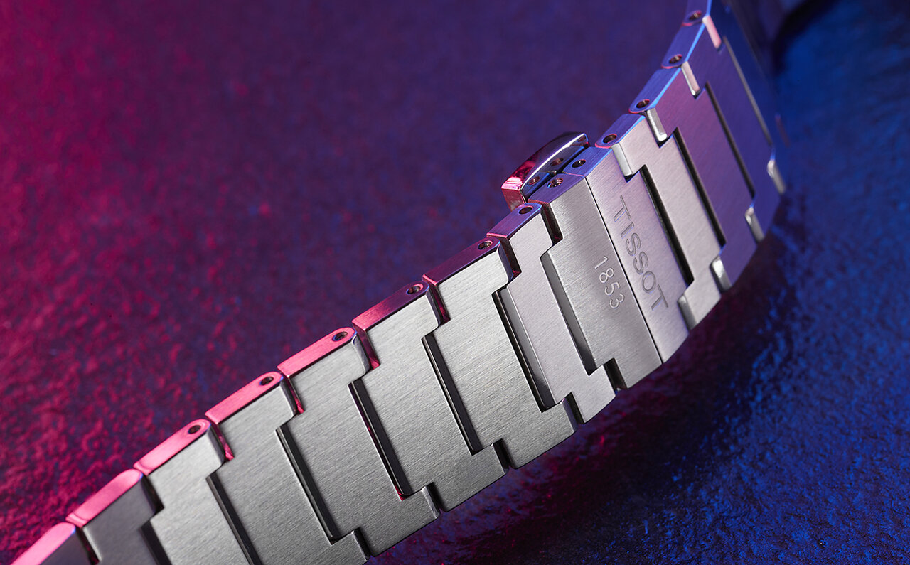 1978年のヘリテージモデルを再解釈した「Tissot PRX」｜TISSOT