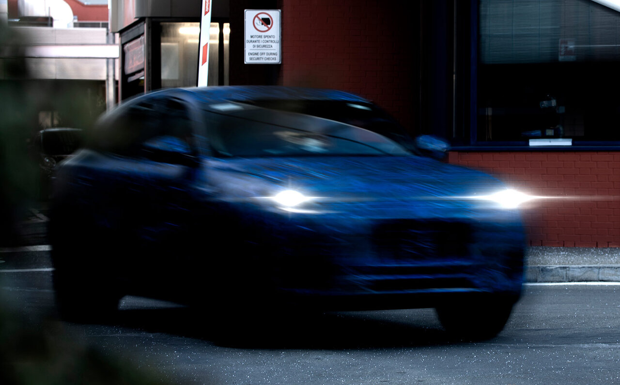 従業員の個人SNSからの拡散!?　マセラティ、新型SUV「グレカーレ」のプロトタイプを公開｜Maserati