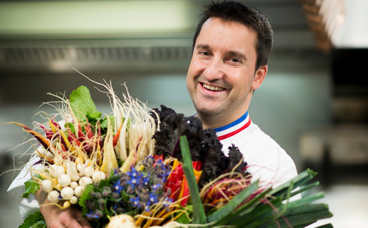 「フィリップ・ミル東京」の桜をモチーフにした期間限定特別コース｜HIRAMATSU