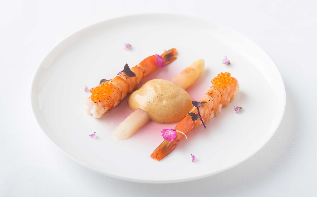 「フィリップ・ミル東京」の桜をモチーフにした期間限定特別コース｜HIRAMATSU