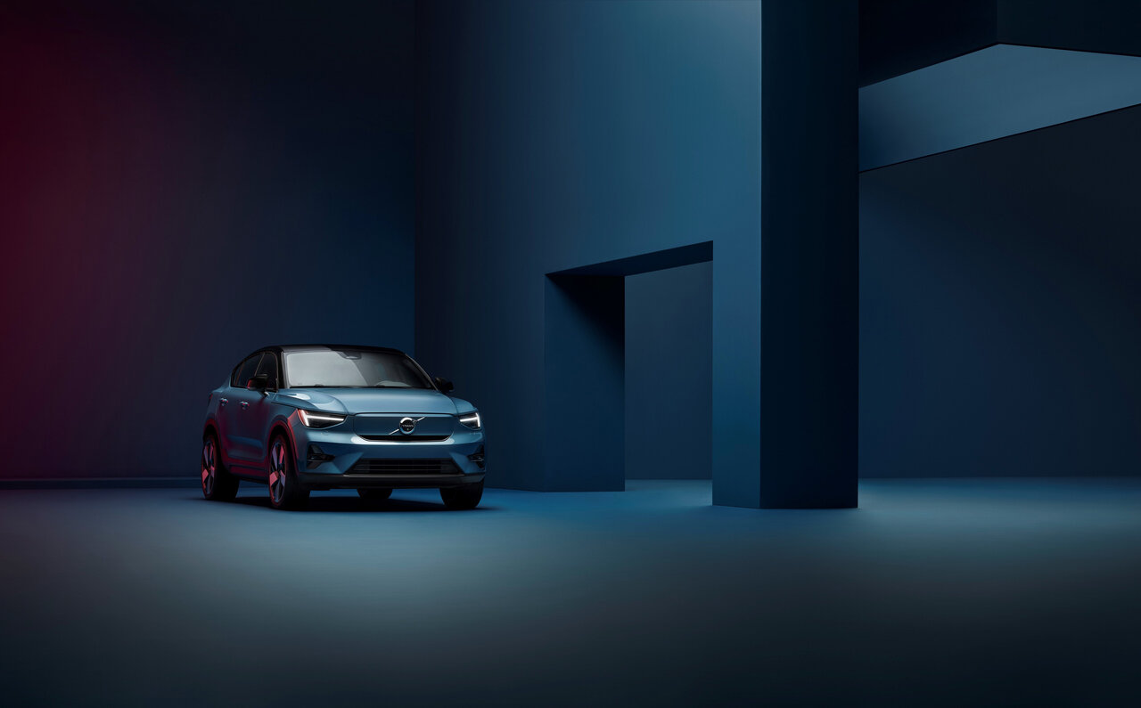 ボルボ、2030年までに完全なEVメーカーに  EV専用モデル「C40」もワールドプレミア|VOLVO