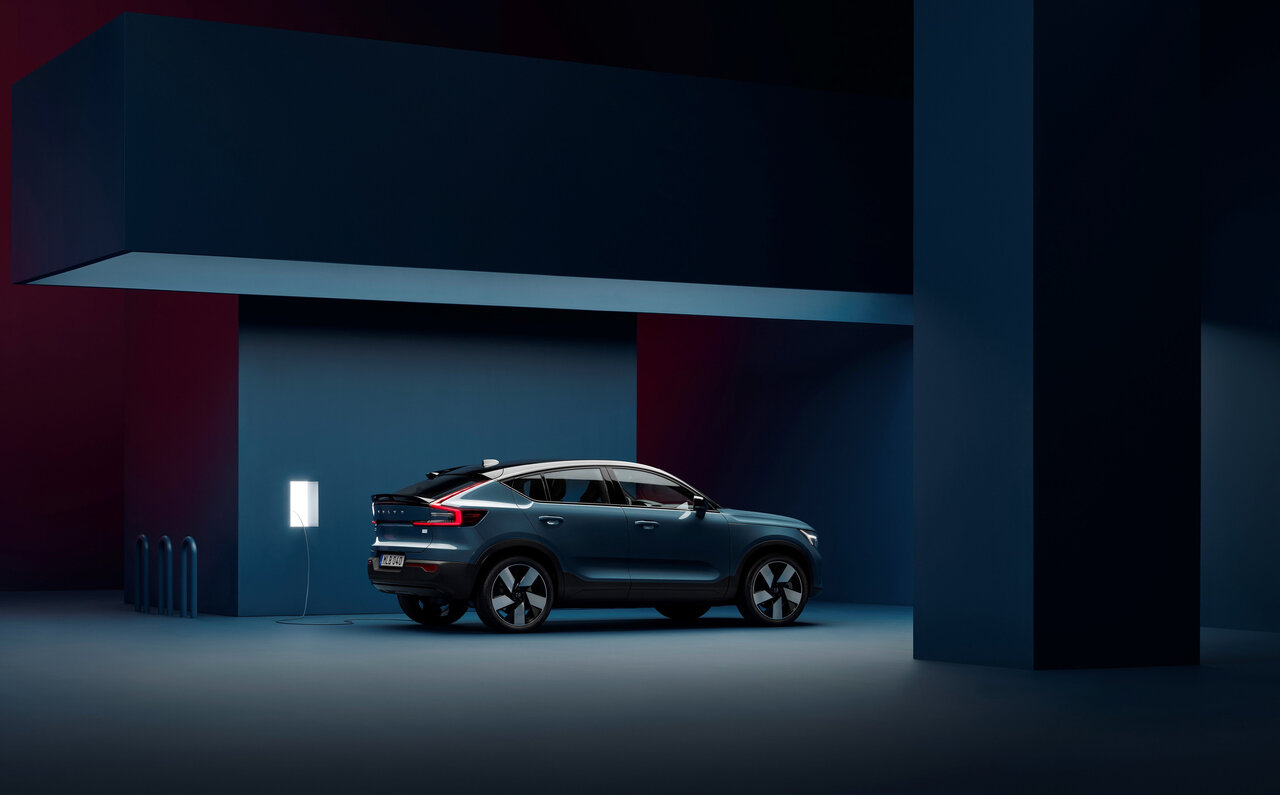 ボルボ、2030年までに完全なEVメーカーに  EV専用モデル「C40」もワールドプレミア|VOLVO