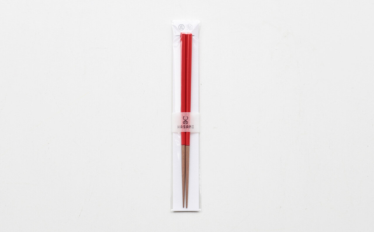 カラーバリーションは9色。六角形で手になじみやすく、和洋問わずに使用できる“箸”｜ HASAMI