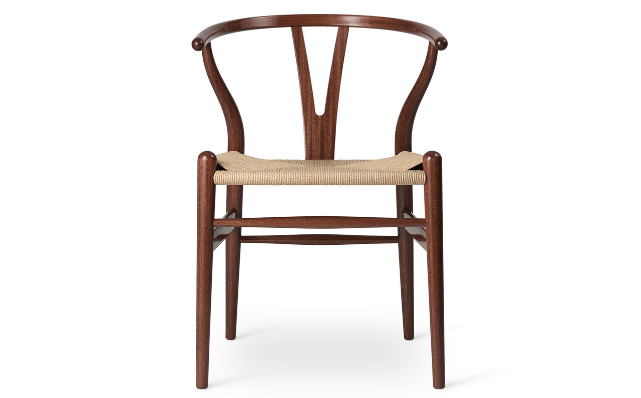 ハンス J. ウェグナー、107回目の誕生日を祝う。Yチェアの限定記念モデル ｜CARL HANSEN & SØN