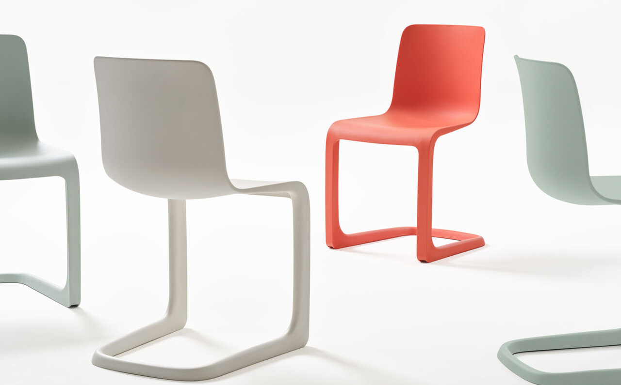 ジャスパー・モリソンによる初の全プラスチック製キャンチレバーチェア| Vitra