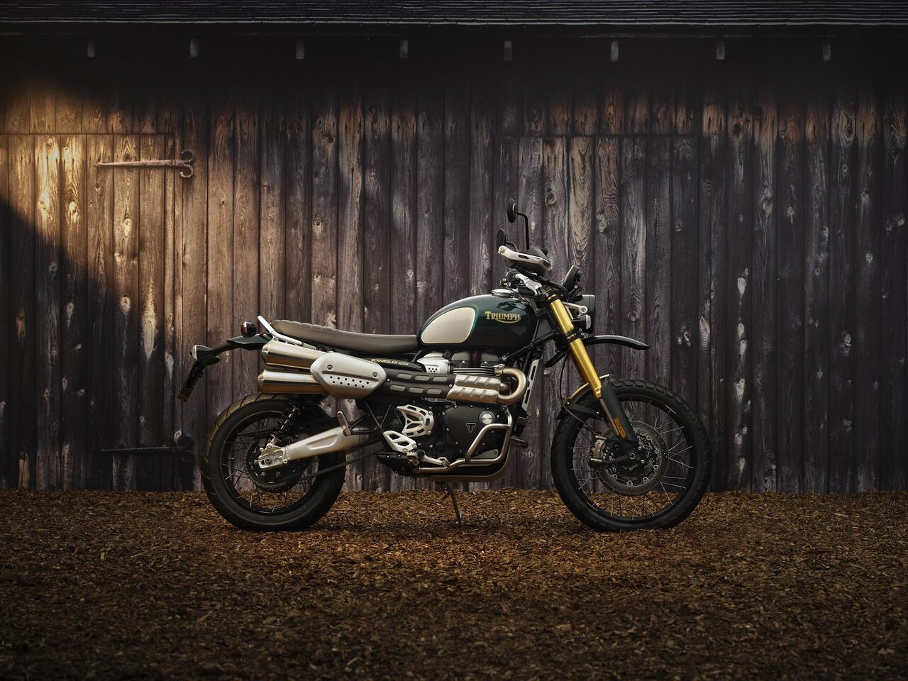 トライアンフのクロスオーバーバイク「スクランブラー1200」に2021年モデルが登場|Triumph