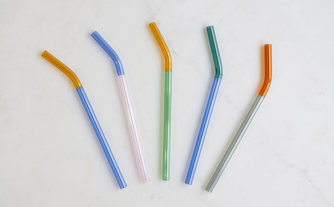 SDGsの観点から開発。耐熱ガラス製ストローと天然小麦から作られた専用ケース｜amabro