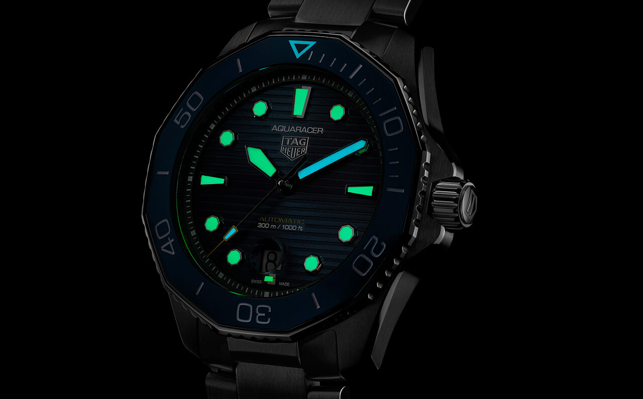 伝統を継承しながら、ジオメトリックなデザインにアップデート。「アクアレーサー プロフェッショナル300」｜TAG HEUER
