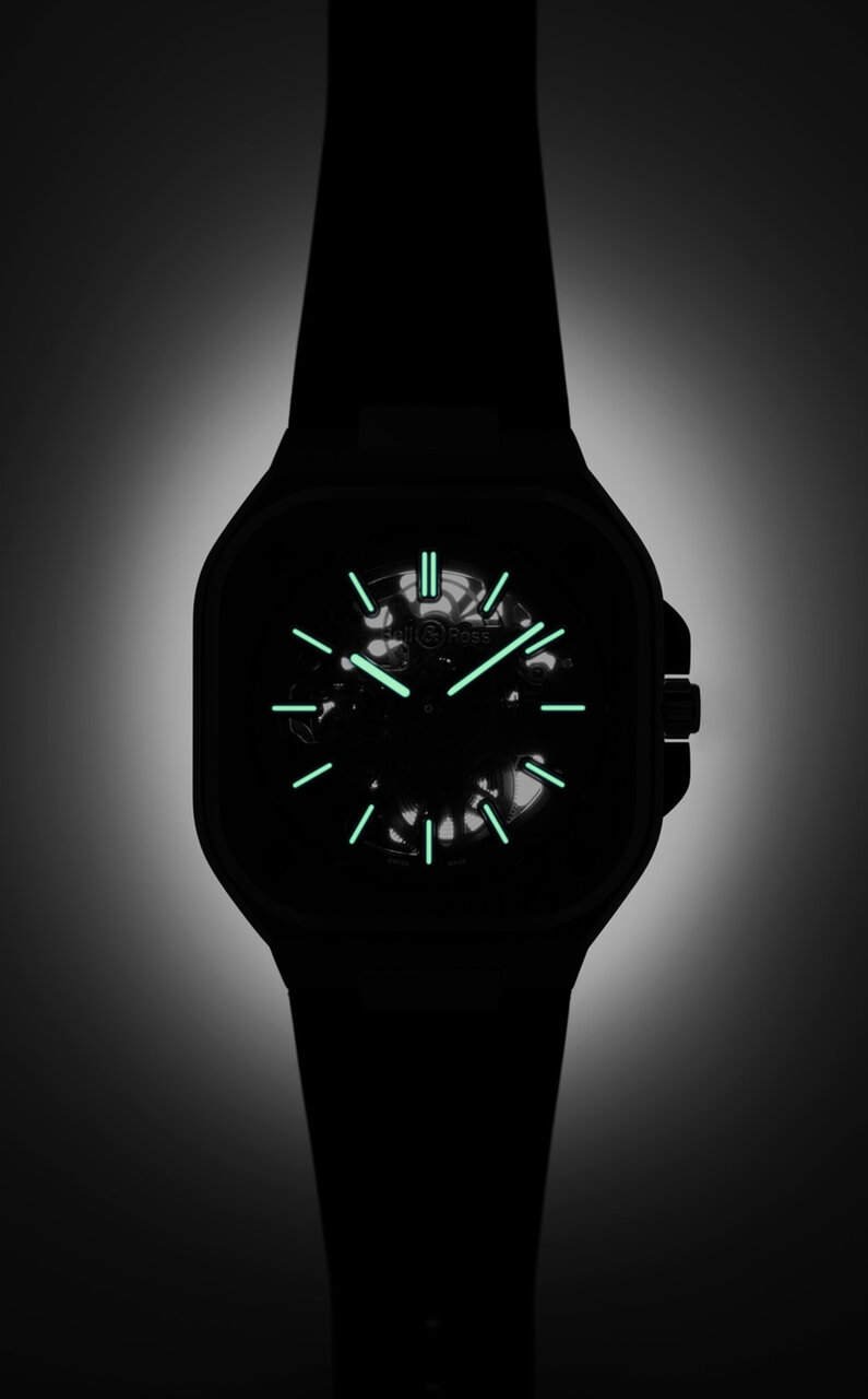 昼夜を問わず抜群の視認性を発揮する「BR 05 SKELETON NIGHTLUM」｜Bell & Ross  