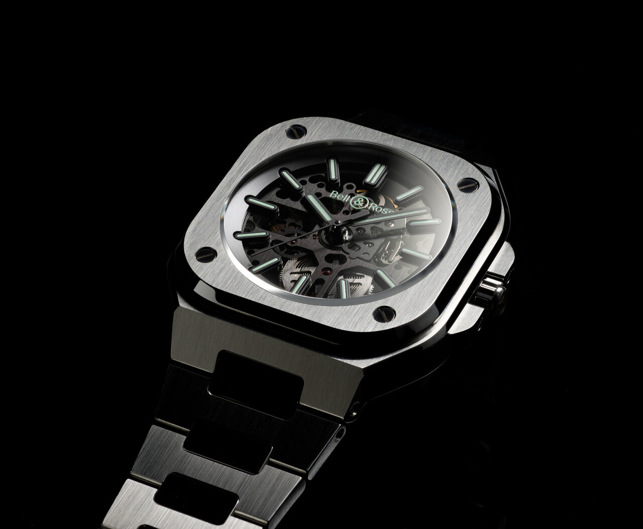 昼夜を問わず抜群の視認性を発揮する「BR 05 SKELETON NIGHTLUM」｜Bell & Ross