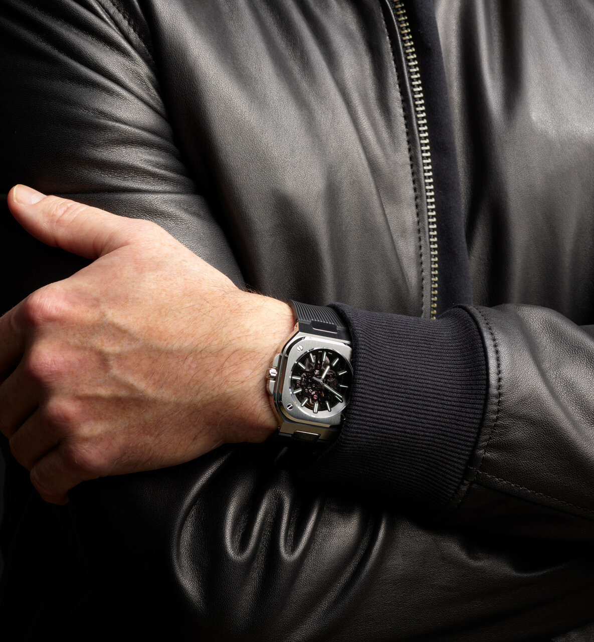 昼夜を問わず抜群の視認性を発揮する「BR 05 SKELETON NIGHTLUM」｜Bell & Ross