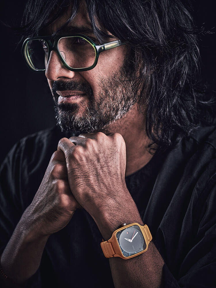 ポップなカラーと最先端素材で“近未来”を表現した新作「トゥルー スクエア×テジ・チャウハン」｜RADO