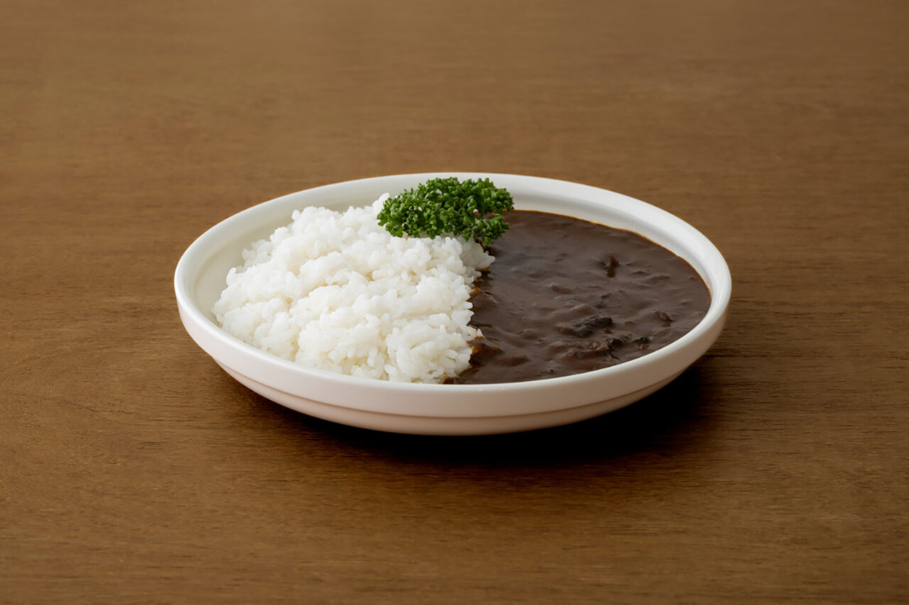 8名のプロダクトデザイナーを起用した波佐見焼のカレー皿をリリース|zen to