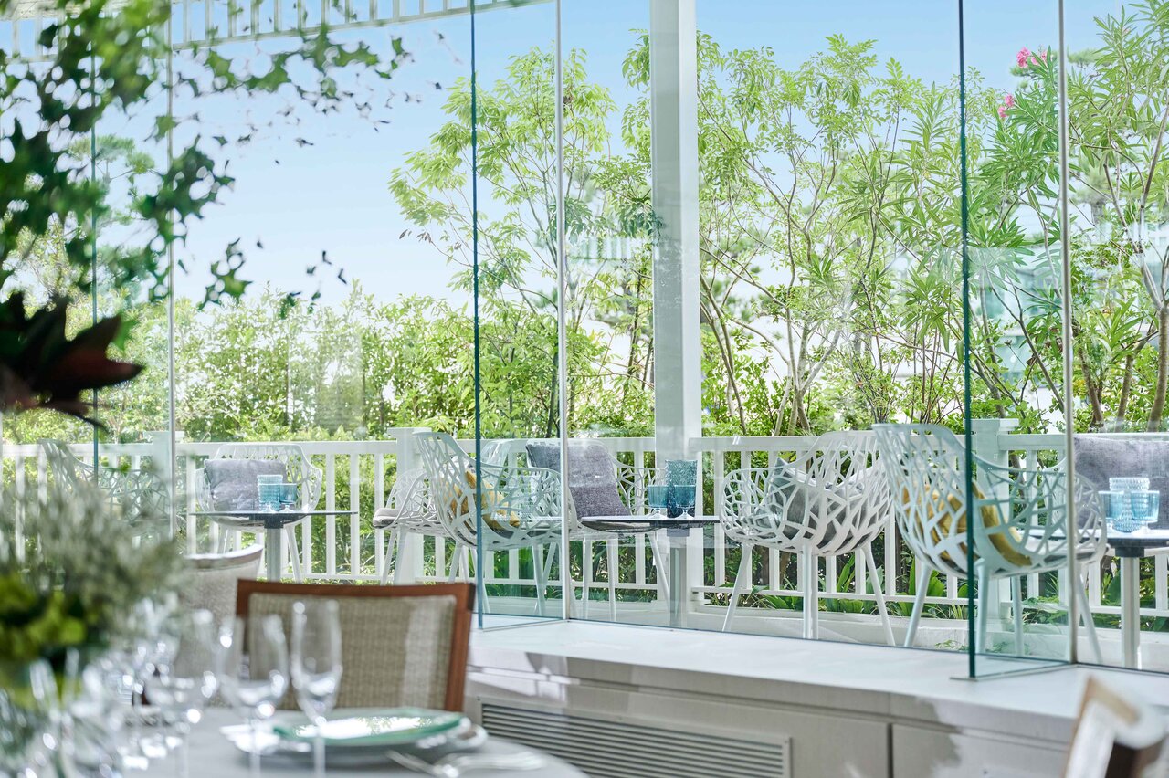 マリー・アントワネットの世界観に没入、旬のフルーツを楽しむスイーツビュッフェ|EAT