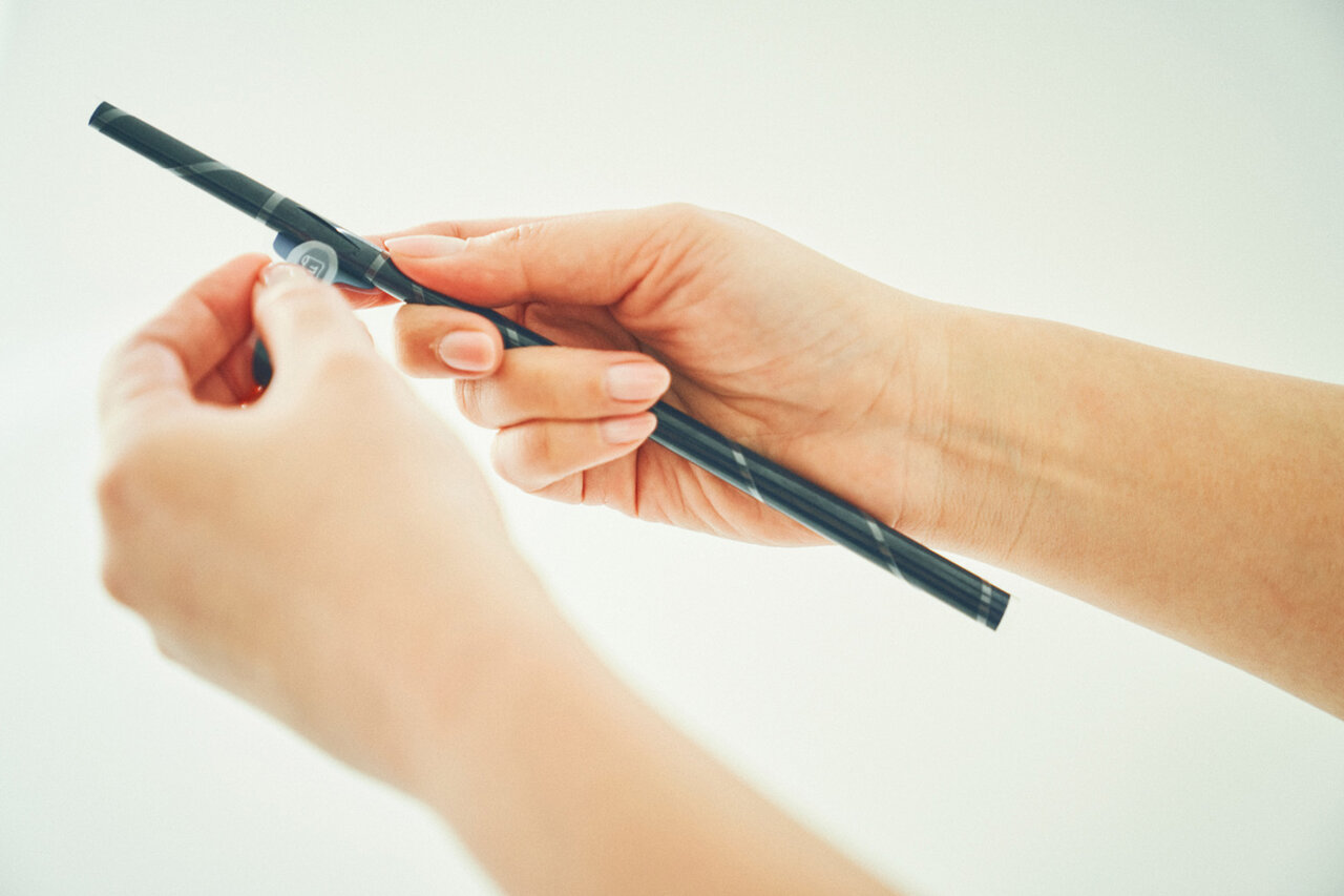 繰り返し巻いて使える、プラだけどエコなストロー「ストロール01」｜ARIGATO GIVING