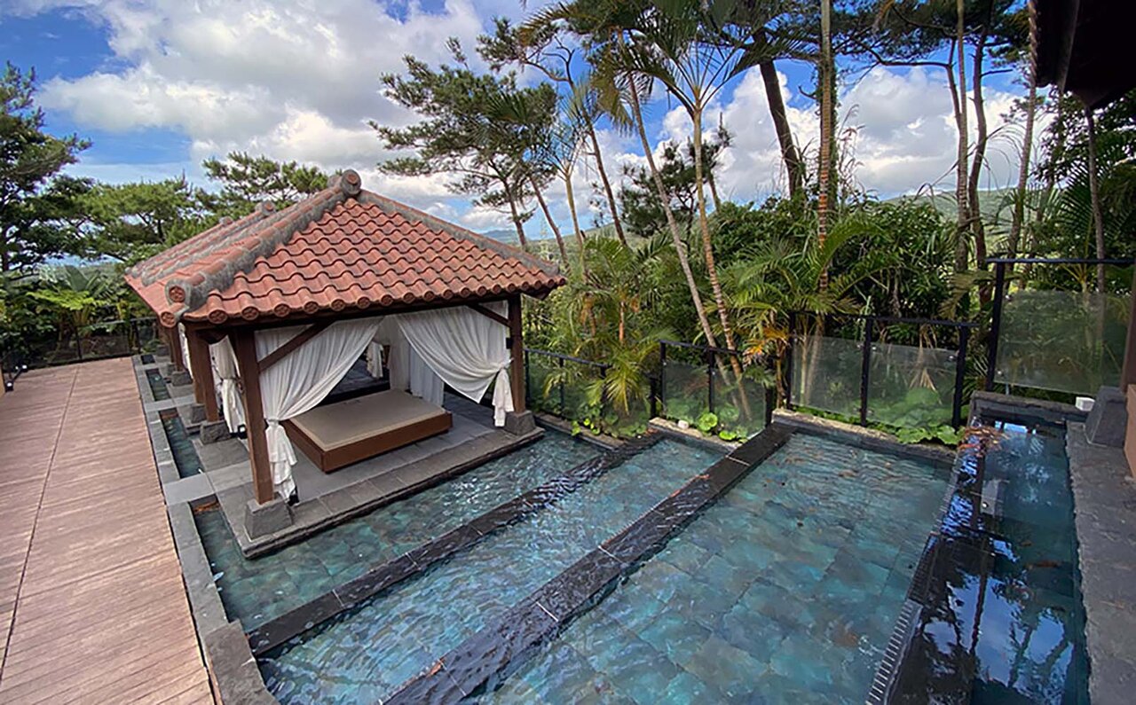 クラブラウンジを新設！「ザ・リッツ・カールトン沖縄」の実力やいかに!?｜TRAVEL