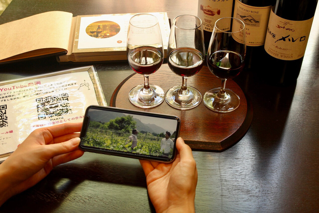 老舗ワイナリーでブドウを収穫し、自分好みのワインを完成させる「手業のひととき」|TRAVEL