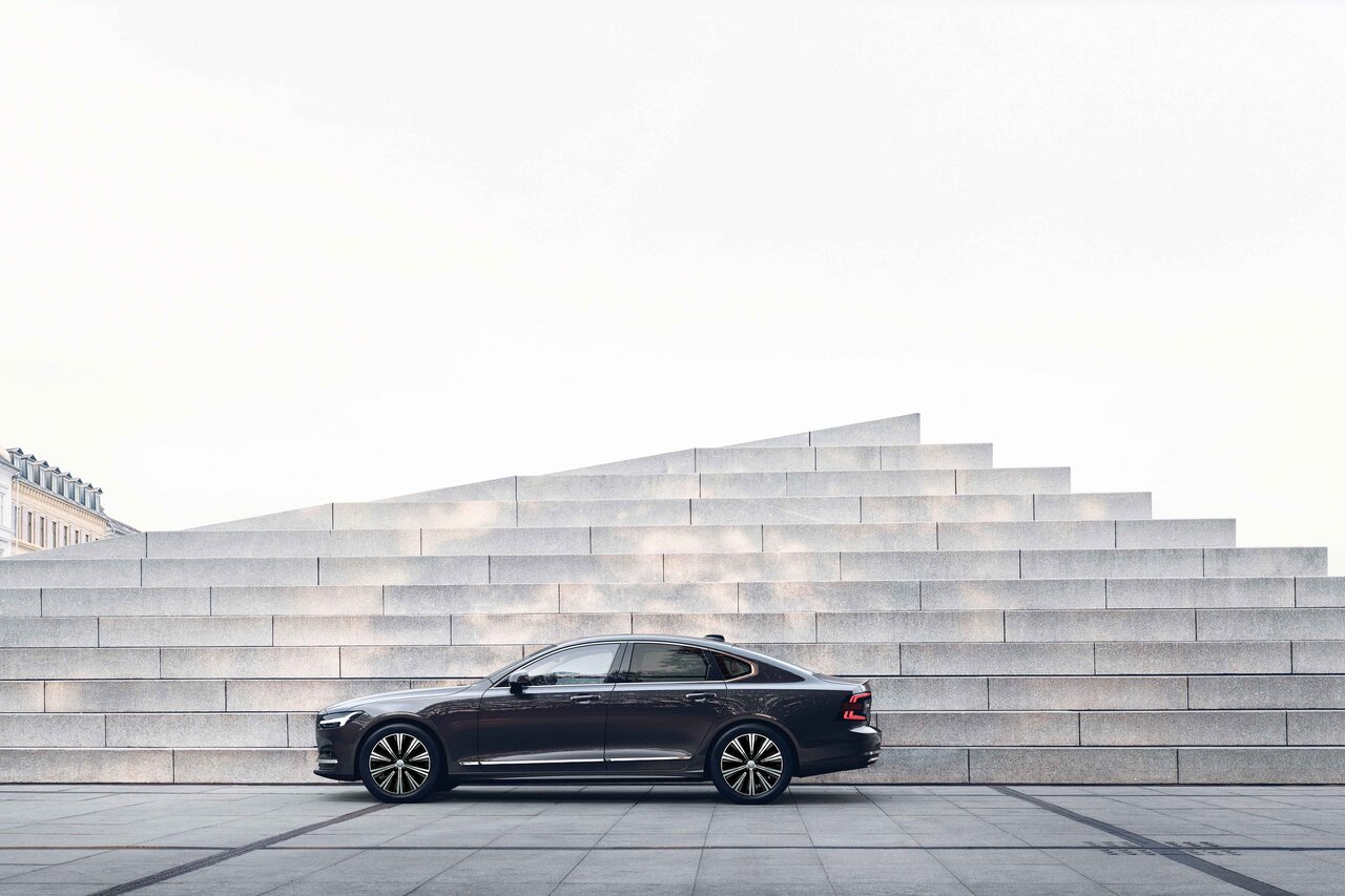 ボルボ、フラッグシップセダンS90の再販売を開始｜VOLVO