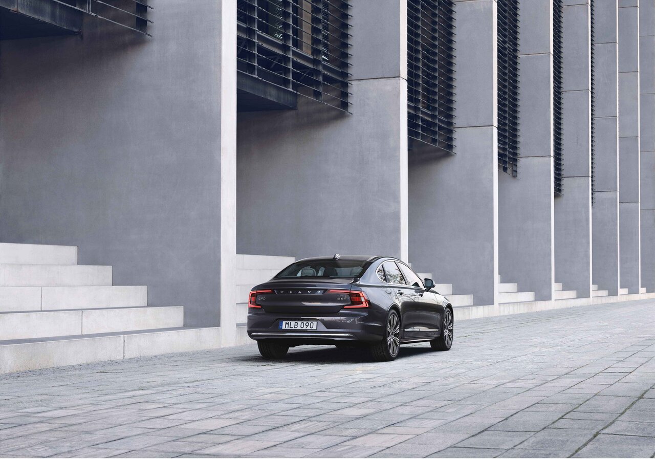 ボルボ、フラッグシップセダンS90の再販売を開始｜VOLVO