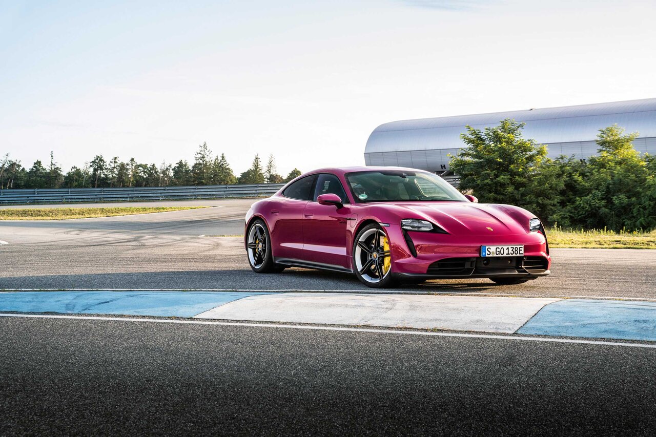 ポルシェ、アップデートしたタイカン2022年モデルを発表|Porsche