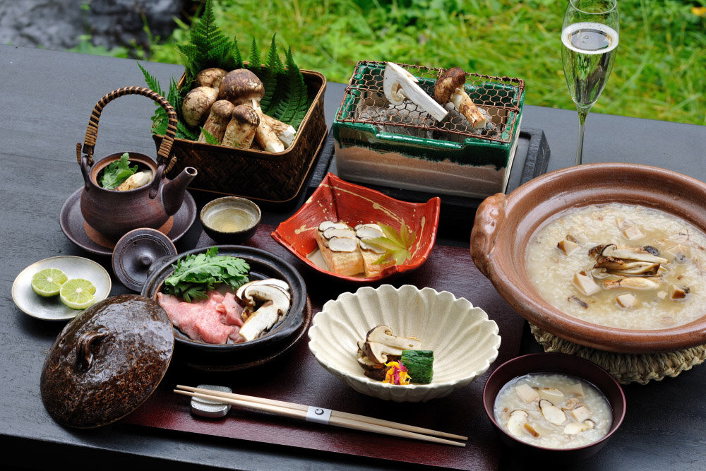 秋、この時期だけの極上贅沢。星のや軽井沢の「松茸とシャンパーニュを堪能する優雅なひととき」|TRAVEL