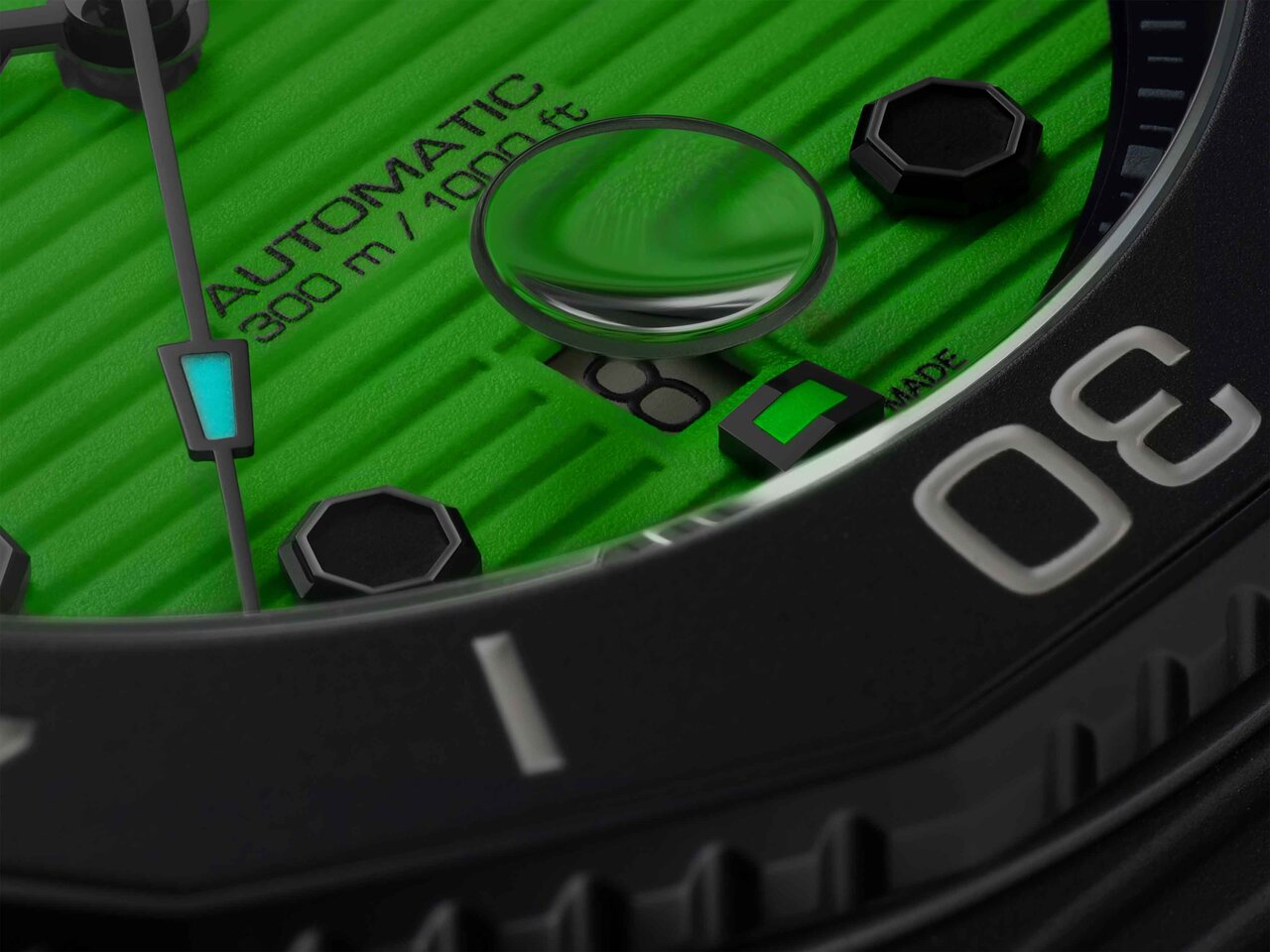 蘇るアイコン。「タグ・ホイヤー アクアレーサー プロフェッショナル300」コレクションに「ナイトダイバー」が復活｜TAG HEUER