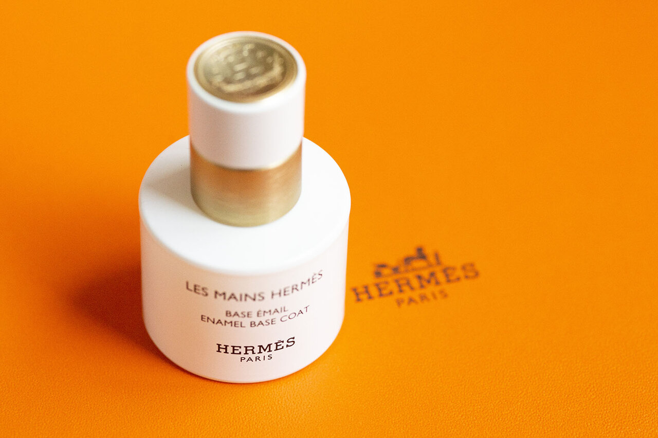 手を愛しむ、手を楽しむ、手を育む。 Hermèsの馬具職人へのリスペクトが感じられる、 新ビューティ〈レ・マン・エルメス〉が発売！｜HERMÈS