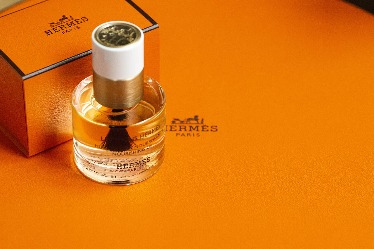 手を愛しむ、手を楽しむ、手を育む。 Hermèsの馬具職人へのリスペクトが感じられる、 新ビューティ〈レ・マン・エルメス〉が発売！｜HERMÈS