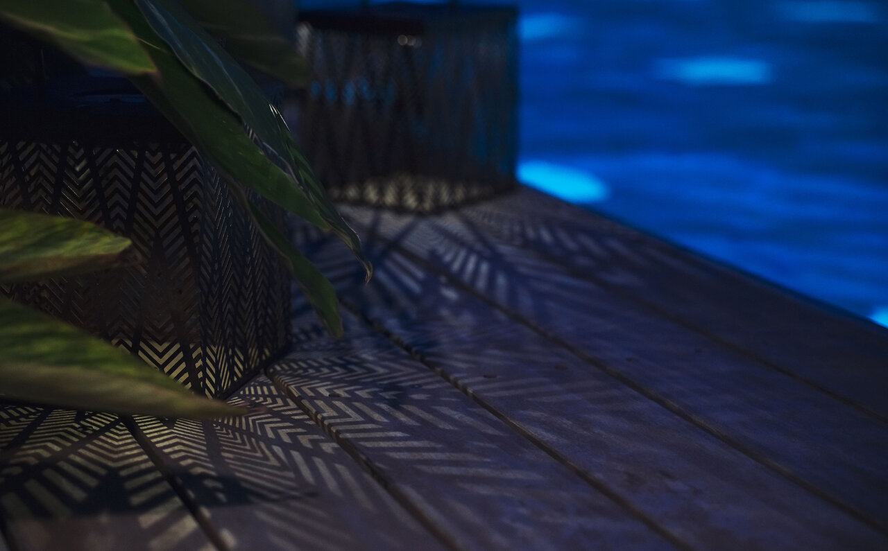 沖縄ステイの新常識!?　真冬でも温かい「星空ホットプール」で、空と海と一体になる！｜HOSHINOYA Okinawa