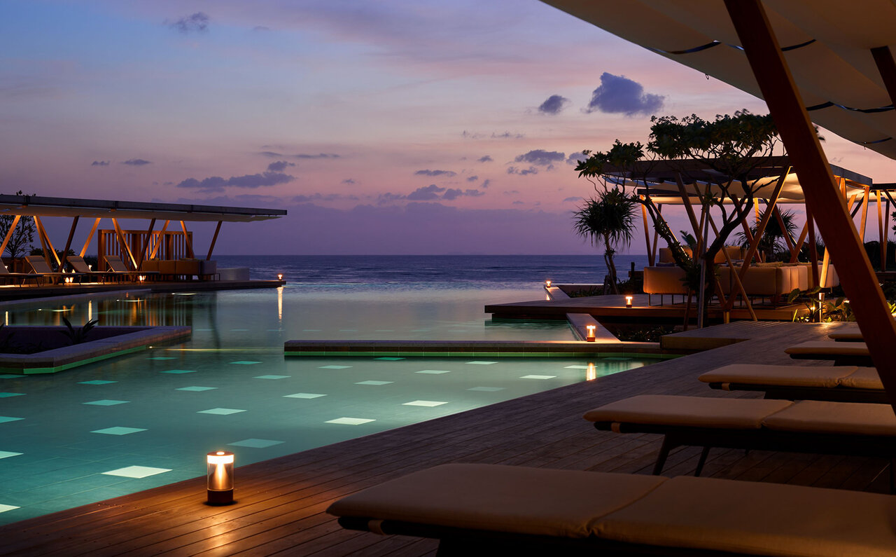 沖縄ステイの新常識!?　真冬でも温かい「星空ホットプール」で、空と海と一体になる！｜HOSHINOYA Okinawa