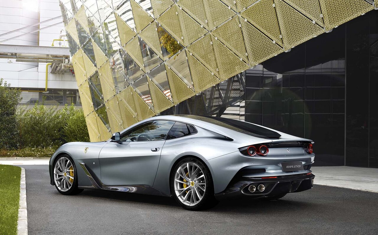 フェラーリ、ワンオフモデルの「BR20」を発表|Ferrari