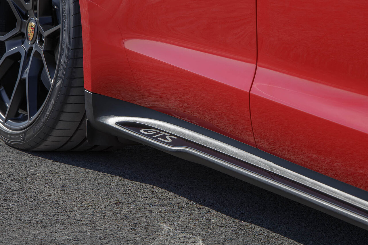 タイカンに初めて航続距離500kmの壁を破るグランツーリスモスポーツモデルが誕生｜Porsche