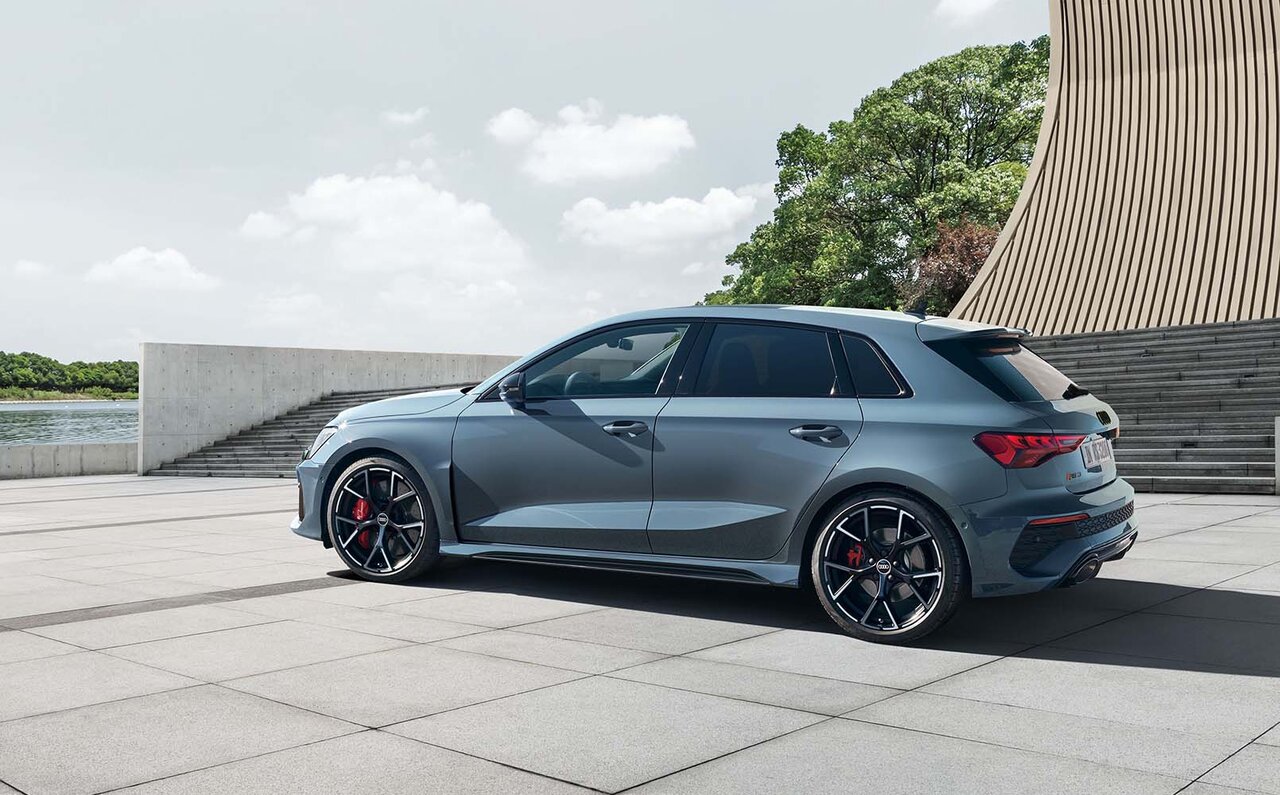 アウディRS 3が4年ぶりのフルモデルチェンジ　発表を記念した1stエディションも50台限定で導入｜Audi