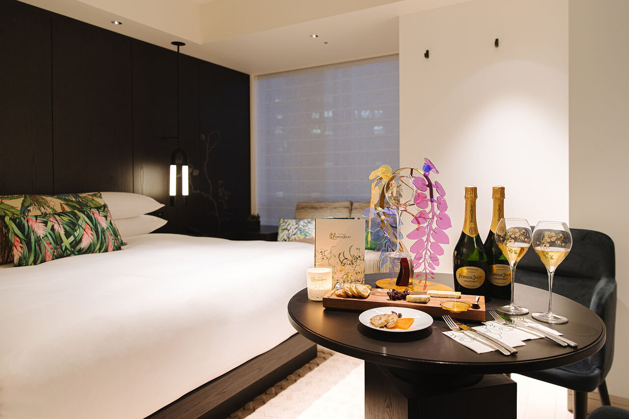滞在中は「ペリエ ジュエ グランブリュット」がフリーフロー。「キンプトン新宿東京」でその官能的な味わいを徹底的に楽しむ!|Kimpton Shinjuku Tokyo