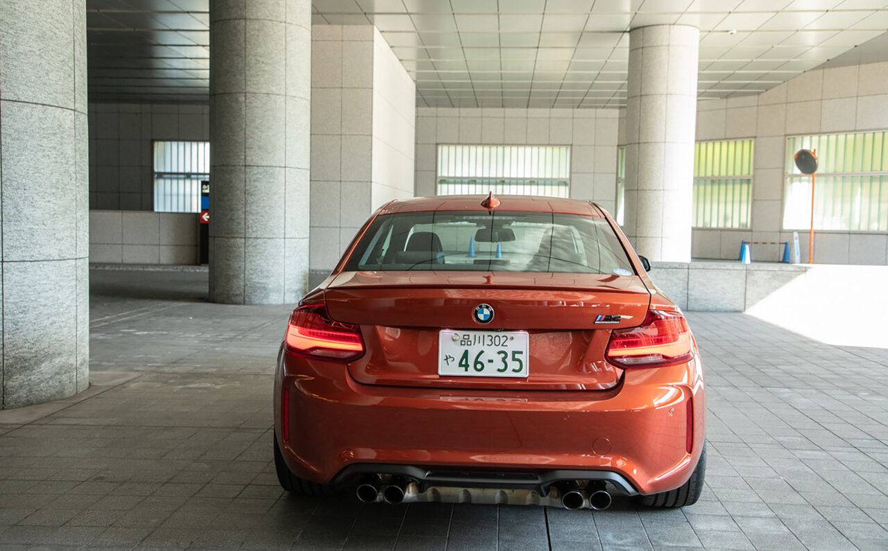 BMW M2に試乗──繊細にチューニングされたレースカーを思わせる走りが魅力｜BMW