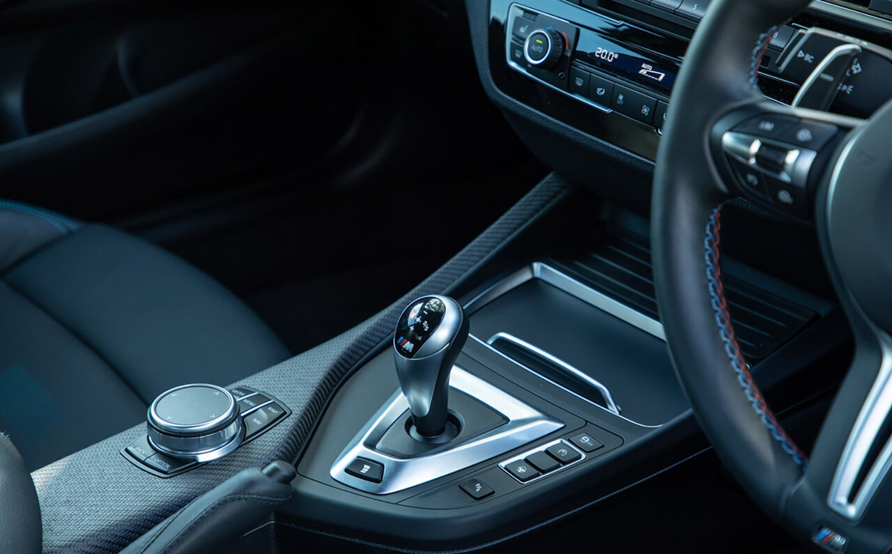 BMW M2に試乗──繊細にチューニングされたレースカーを思わせる走りが魅力｜BMW