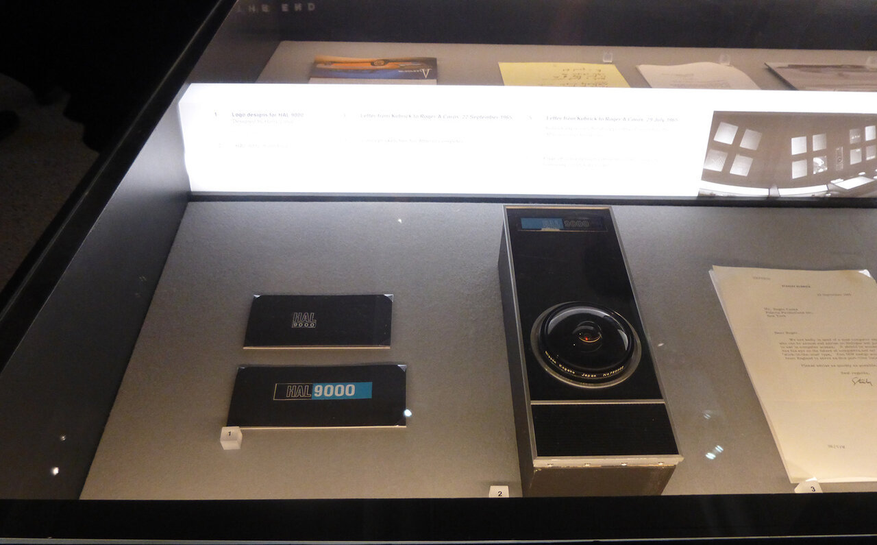 映画『2001年宇宙の旅』より究極のHAL 9000が商品化。その困難な道のりとは？ | MEDICOM TOY