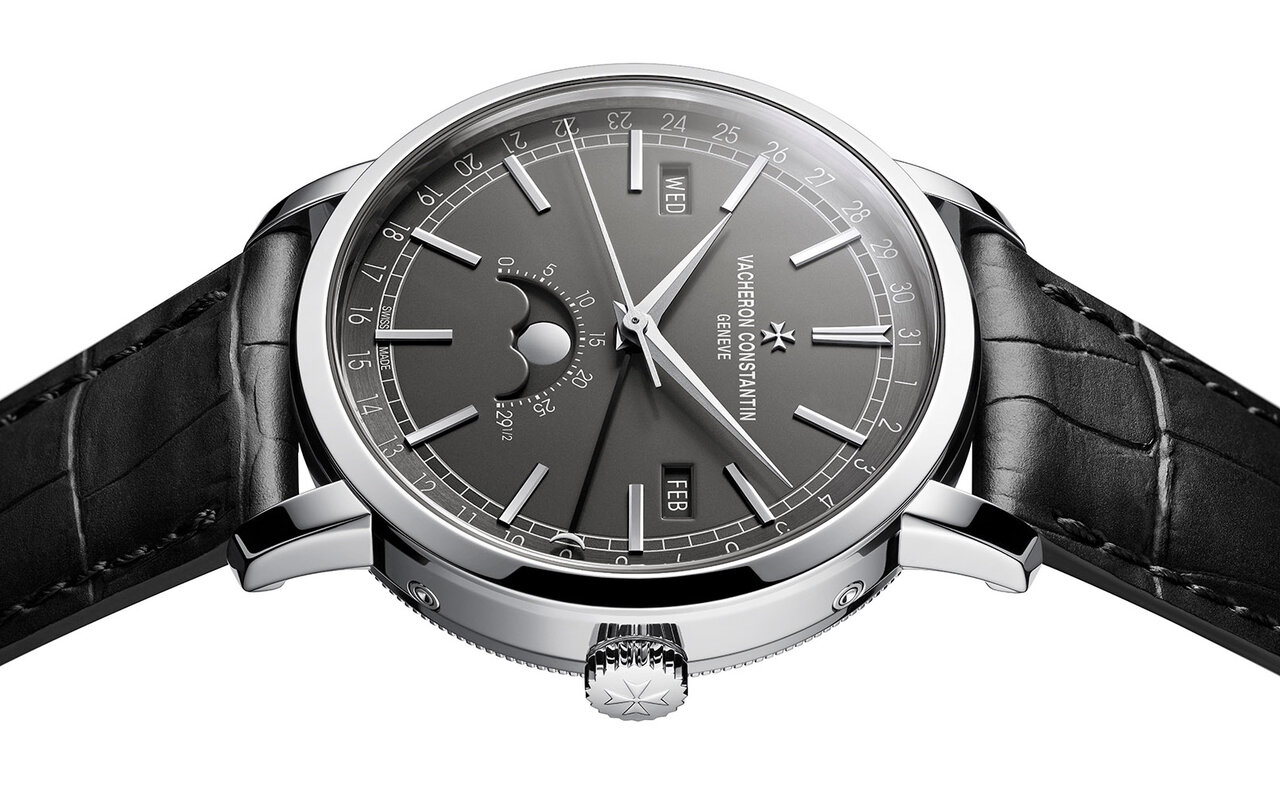 昔ながらのトリプルカレンダーが、モダンかつシャープな雰囲気のエッジモデルに生まれ変わりました|VACHERON CONSTANTIN