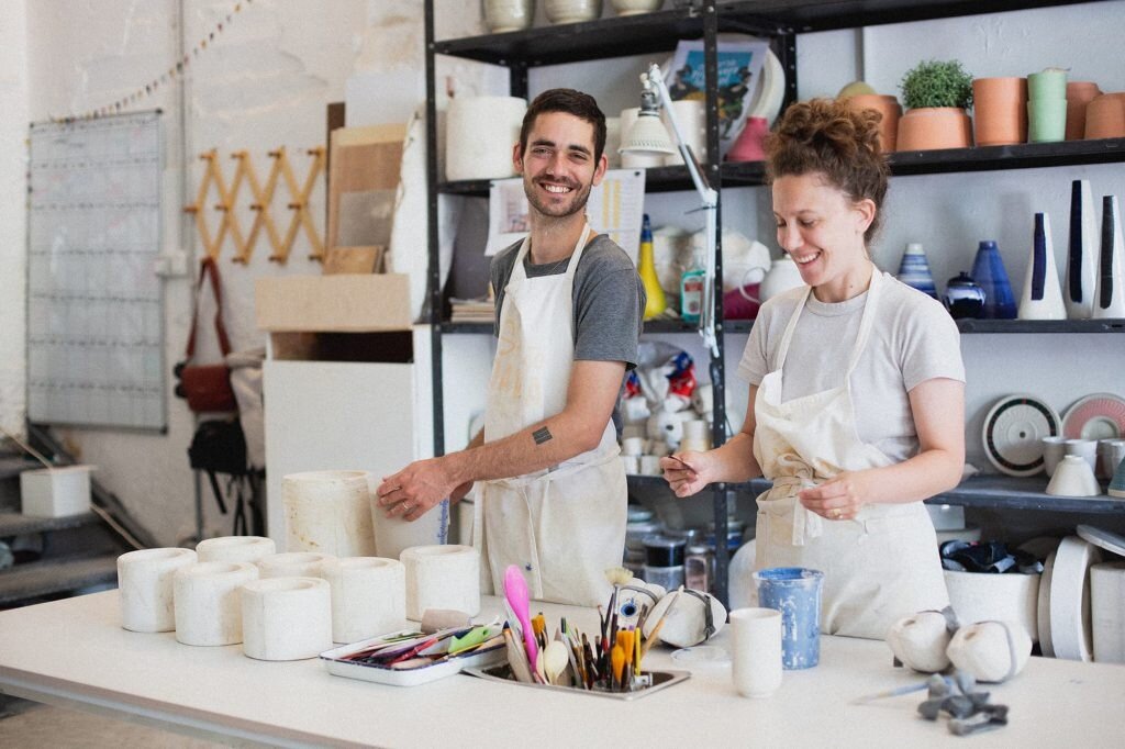 二人の才能が融合したミニマルなデザイン。ハンドメイドの陶器スタジオ「Studio Davka」